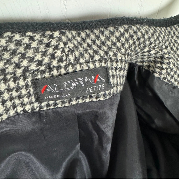 vintage: 60s 70s Houndstooth Black & White Wool Coat w Black Trimmed Edge - Picture 11 of 13